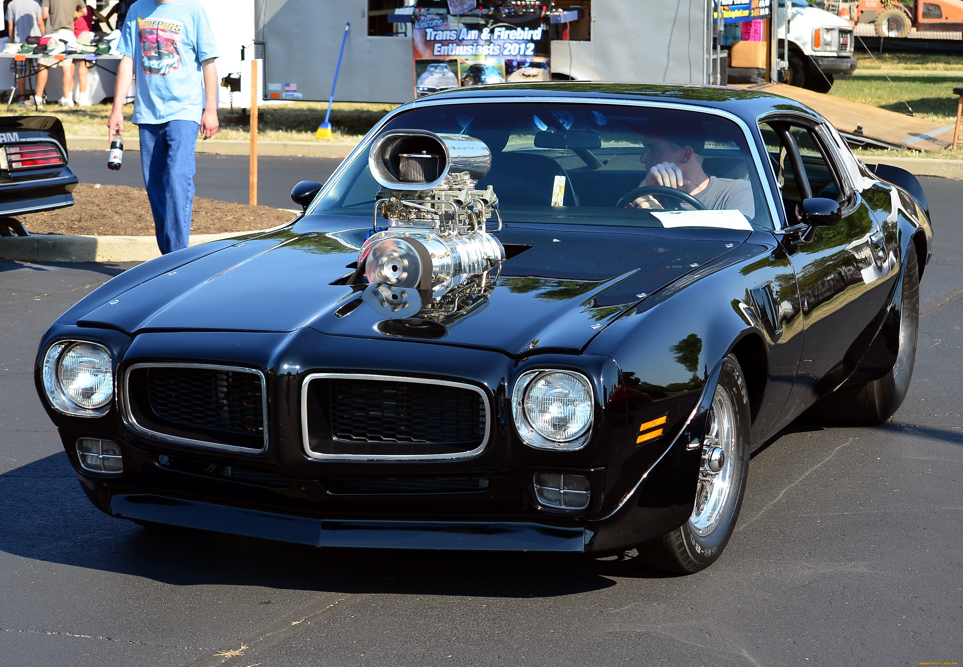 Американски крутой. Pontiac Firebird Trans am 1975. Pontiac Trans am 1975. Pontiac Firebird с нагнетателем. Крутые американские Тачки.